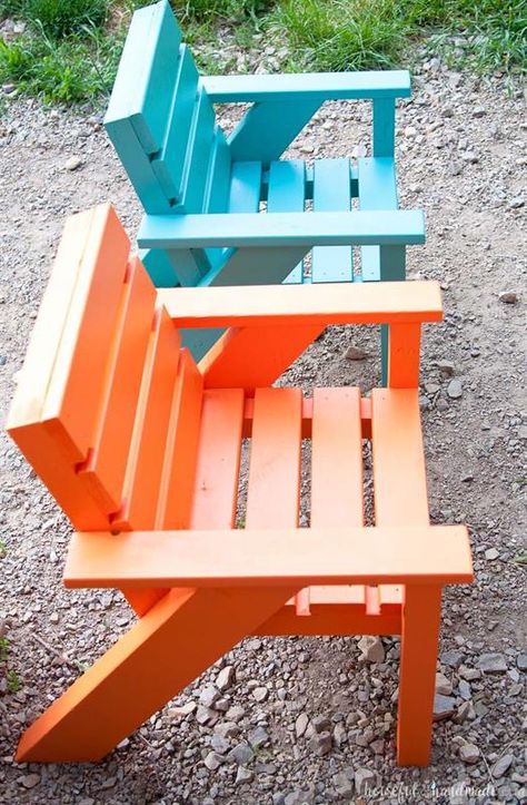 Kids Slatted Outdoor Chairs - buildsomething.com Pallet Chairs Outdoor, Kids Outdoor Chairs, Diy Kids Chair, Wood Chair Diy, Diy Kids Furniture, Woodworking Projects Furniture, Kids Outdoor Furniture, Amazing Woodworking, Woodworking Projects For Kids