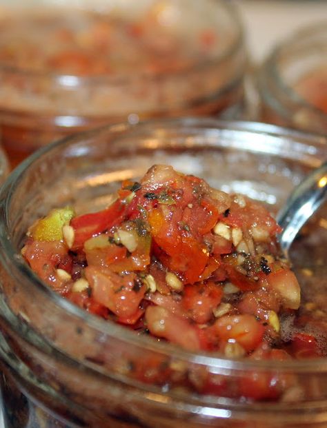 Bruschetta In A Jar, Homemade Chunky Salsa, Salsa Canning Recipes, Canning Tomatoes Recipes, Canned Spaghetti Sauce, Fresh Salsa Recipe, Easy Canning, Canning Vegetables, Canning Food