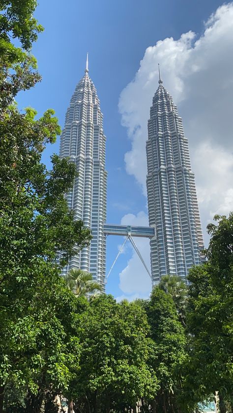 Travel Aesthetic Malaysia, Klcc Aesthetic, Menara Klcc, Klcc Tower, Study To Success, Travel Malaysia, Sky Bridge, Sky City, Malaysia Travel