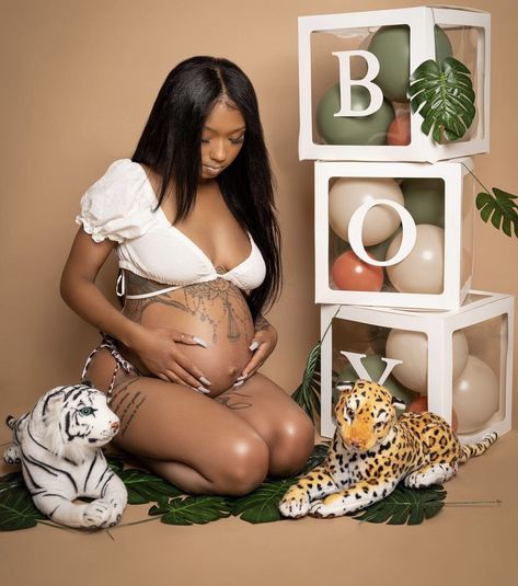 Baby Boy Maternity Shoot Black Women, Unique Maternity Pictures Black Women, Manifesting Baby, Maternity Shoot Black Women, Mommy Daughter Photography, Maternity Picture Outfits, Pregnant Bellies, Baby Bump Photoshoot, Mother Hood