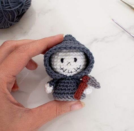 Crochet Mini Grim Reaper amigurumi free pattern Crochet Grim Reaper, Crochet Kindness, Pirate Cat, The Scarecrow, The Grim Reaper, Fall Crochet, Scary Faces, Being Happy, The Good Witch