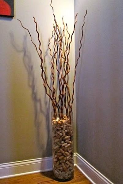 I have this vase, and these twigs and TONS of corks. Why haven't I thought of this. Takken Decor, Wine Cork Projects, Wine Cork Diy, Wine Cork Art, Vase Deco, Cork Projects, Wine Bottle Corks, Cork Diy, Wine Craft