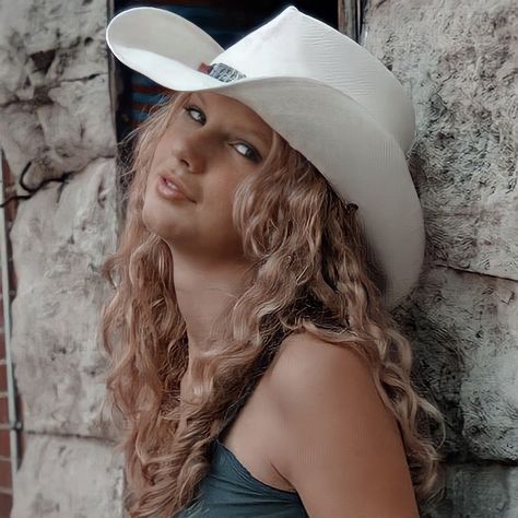 Country Taylor Swift, Country Taylor, Taylor Swift Profile, Taylor Swift Country, Taylor Swift Debut Album, Taylor Swift 2006, Taylor Swift Debut, Tim Mcgraw, Long Live Taylor Swift