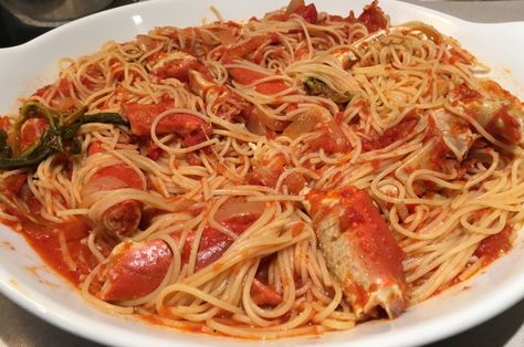 This is an easy and delicious pasta dish for an Italian Christmas Eve fish dinner. You can make the sauce in advance then just reheat it and add the crab. Merry Christmas! Pasta with Red Crab Sauce… Crab Sauce Recipe, Italian Christmas Eve, Crab Pasta Recipes, Special Sauce Recipe, Crab Spaghetti, Crab Sauce, Christmas Pasta, Red Sauce Recipe, Whole30 Fish Recipes