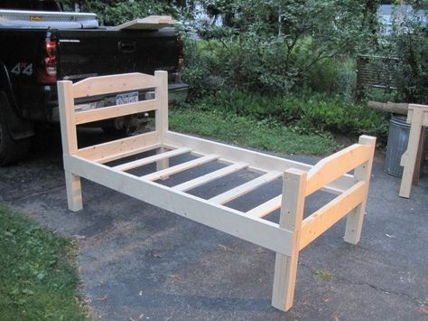 Good idea, make your own , instead of buying them junky pressed wood beds. 2x4 Twin Bed Frame Diy, 2x4 Bed Frame Diy, Build A Twin Bed Frame, Twin Bed Frame Diy, Twin Bed Plans, Wooden Bed Frame Diy, Diy Twin Bed Frame, Diy Twin Bed, Twin Bed Frames