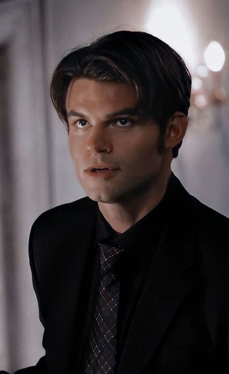 Tvd Wallpaper, Elijah Vampire Diaries, Elijah The Originals, Elijah Mikaelson, The Mikaelsons, The Vampire Diaries Characters, The Vampire Diaries 3, Vampire Diaries Movie, Vampire Diaries Guys