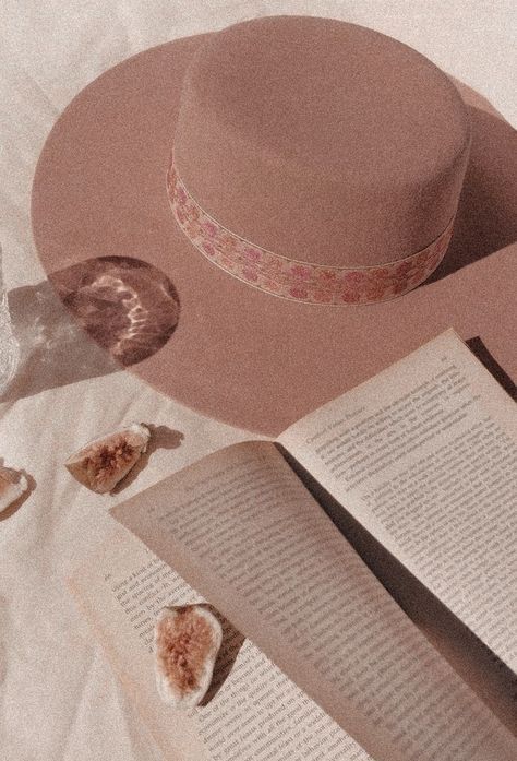 Nostalgic Aesthetic, Rose Aesthetic, Romantic Academia, Cherry Wine, Baby Pink Aesthetic, Rosé Aesthetic, Cream Aesthetic, Background Ideas, Photo Work