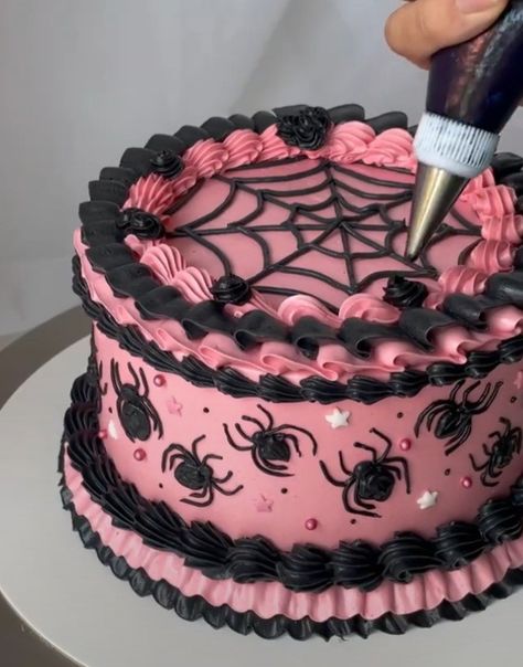 Happy Birthday Cake Ideas, Gothic Birthday Cakes, Birthday Cake Happy Birthday, Aesthetic Birthday Cake, Halloween Torte, Gothic Cake, Spider Cake, Spooky Cake, Cake Happy Birthday