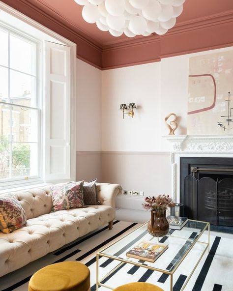 Little Greene on Instagram: "Ashes of Roses is a soft brownish red shade. Used on this ceiling, paired with Clay and Clay - Pale, it adds real depth and interest to the space. Credit : @flypyourhome Ceiling - Ashes of Roses Middle wall - Clay - Pale Bottom wall - Clay" Painted Ceiling Ideas Living Room, Eclectic Living Room Ideas, Ceiling Ideas Living Room, Chaise Lounge Living Room, Ashes Of Roses, London Living Room, Upholstered Chaise Lounge, Eclectic Living, Pink Living Room