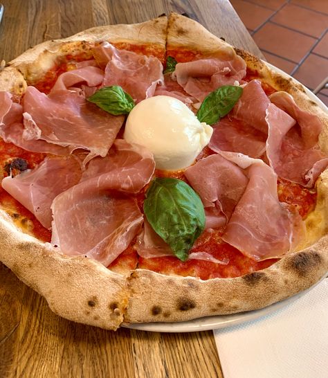 Burrata Recipe Pizza, Burrata Cheese Pizza, Pizza With Burrata Cheese, Burrata Pizza Toast, Burrata On Pizza, Pizza Burrata, Burrata Arugula Pizza, Pizza Italy, Burrata Pizza