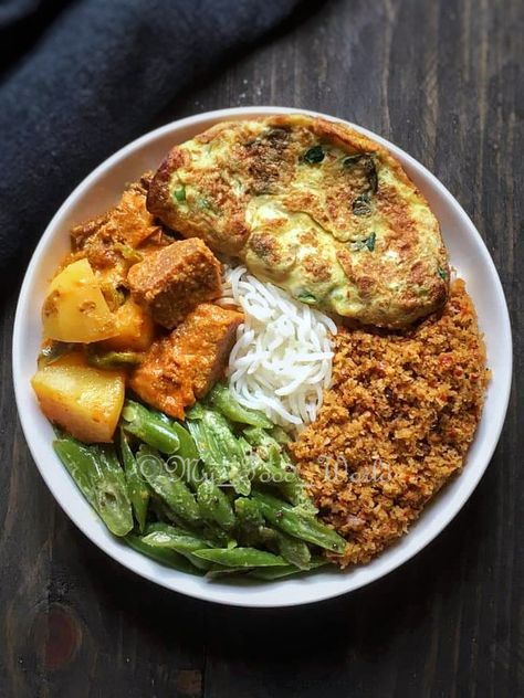 Rice And Curry Plating Ideas, Curry Plating Ideas, Rice Plating Ideas, Healthy Lunch Plate, Curry Plating, Rice Plating, Indian Diet Recipes, Diet Food Ideas, Watercress Recipes