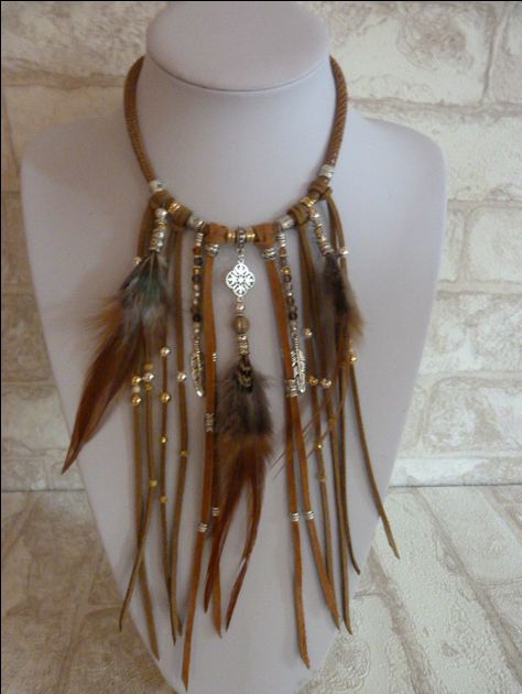 Feather Necklace Diy, Feather Jewelry Necklace, American Girl Doll Costumes, Native American Feathers, Indian Feathers, Fiber Art Jewelry, Native American Clothing, Native Beadwork, Rodeo Fashion