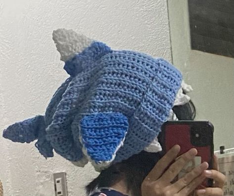 Shark Beanie Crochet Pattern, Crochet Plush Accessories, Shark Beanie Crochet, Crochet Shark Hat Free Pattern, Crochet Hats Aesthetic, Shark Diy Crafts, Shark Knitting Pattern, Shark Crochet Hat, Cursed Crochet