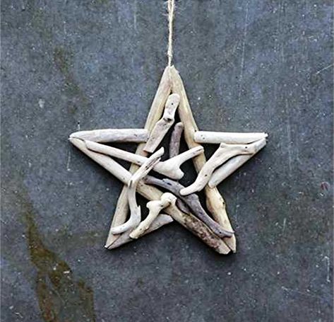 Creative Co-Op Natural Lodge Collection Round Driftwood Star Ornament Driftwood Star, Driftwood Christmas Tree, Driftwood Diy, Ocean Home Decor, Driftwood Projects, Beachy Christmas, Deco Nature, Driftwood Sculpture, Driftwood Decor