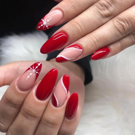 Cute Almond Nails Design Christmas, Red Nail Designs Christmas Holidays, Red Christmas Nails Coffin, Red Sweater Nails, Red Holiday Nail Designs, French Nails Christmas, Red And Gold Christmas Nails, Almond Nails Christmas, Nails Natal