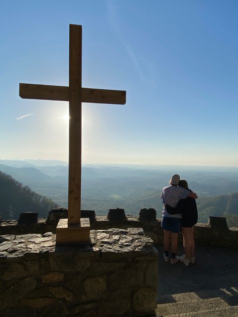 #christianity #prettyplace #mountains #photography #cross #coupleportrait #aesthetic #pretty Strong Relationship Aesthetic, Life With God Aesthetic, Christian Romance Aesthetic, Bible Couple Aesthetic, Faith Couple Aesthetic, Church With Boyfriend, Biblical Photography, Christian Men Aesthetic, Christian Love Aesthetic