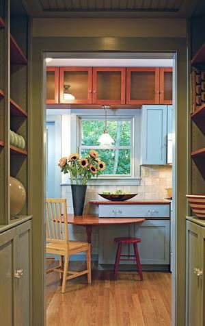 Pantry Butlers Pantries, Accessible Bathroom, Butlers Pantry, Gathering Room, Art And Craft Design, Creative Display, Butler's Pantry, Big Houses, Shaker Style