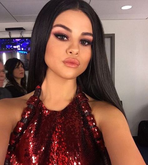 pinterest: @ nandeezy † Selena Selena, Selena Gomez Makeup, Selena Gomez Style, Selena G, Foto Poses, Marie Gomez, Woman Crush, Fashion Mode, Mary Kay