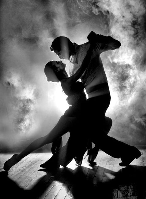 tango en blanco y negro !!! Dance Aesthetic, Lindy Hop, Tango Dance, Swing Dancing, Dance Like No One Is Watching, Dancing In The Dark, Argentine Tango, Dance Movement, Shall We Dance