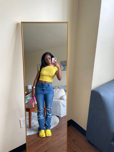 Jean And Crocs Outfit, Croc Summer Outfits, Outfits With Crocs Black Women, Summer Croc Outfits, Yellow Outfit Ideas Black Women, Outfits For Crocs, Jeans And Crocs Outfit, Orange Crocs Outfit, Black Croc Outfits