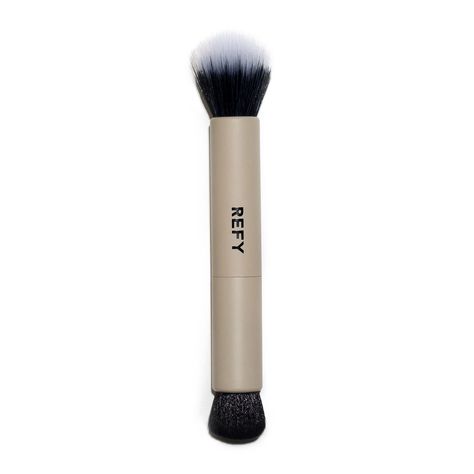 The REFY DUO BRUSH is made from synthetic vegan fibres. It has been designed for perfect application when using REFY's Cream Bronzer and Cream Blush. The bronzer brush is a mix of two bristles. The white stippling bristles ensure an easy, streak free application and natural finish. It is perfect for blending and picking up the small amount of product needed for building the desired colour. The smaller buffing brush contains soft, dense fibres that always pick up the right amount of product. It is slightly curved for easy control on application. The wide handle is designed to help with grip and control when applying. Vegan and and Cruelty Free. Refy Duo Brush, Xmas List Ideas, Mens Beard Grooming, Cream Bronzer, Bronzer Brush, Makeup Brush Cleaner, Makeup Needs, Christmas Makeup, Body Brushing