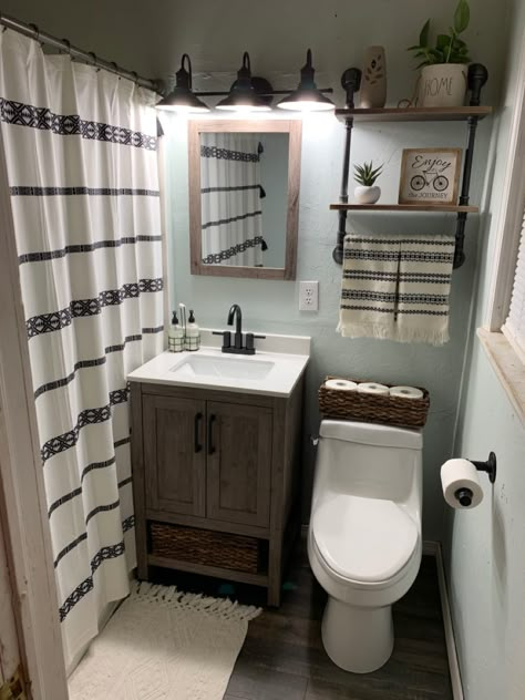 Farmhouse Small Bathroom Decor, Tiny Coastal Bathroom, Small Bathroom Farmhouse Decor, Tiny Restroom Ideas Decor, French Country Small Bathroom Ideas, Farmhouse Shower Curtain Ideas, Black Bathroom Countertops Decor, Small Farmhouse Bathroom Decor, No Tile Bathroom