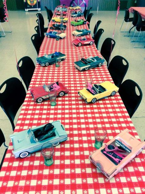 Party table at a 50's diner retro birthday party! See more party ideas at CatchMyParty.com! 50s Diner Centerpieces, 50s Birthday, Retro Birthday Party, Grease Party, 50s Theme, 50s Theme Parties, Retro Birthday Parties, Sock Hop Party, Rockabilly Party