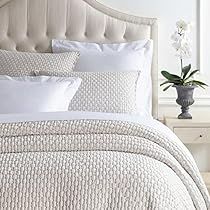 Layered Bed, Pine Cone Hill, Bg Design, Annie Selke, Wallpaper Furniture, Coverlet Bedding, Master Bedding, Master Bedrooms Decor, Beautiful Bedding