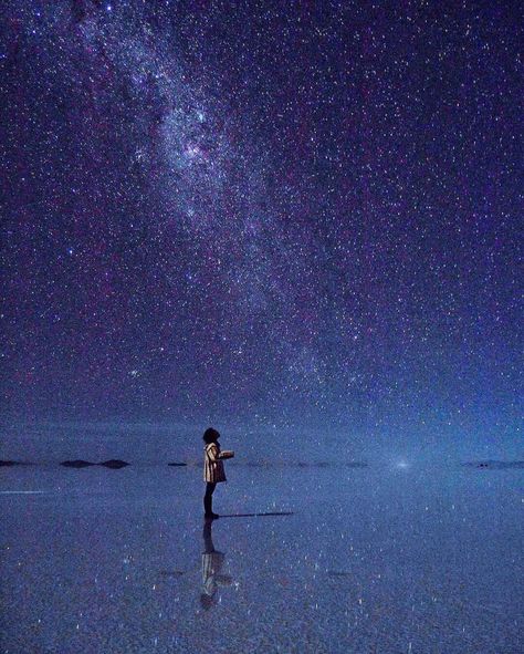 Worlds largest salt flats in Salar de Uyuni, Bolivia Bolivia Salt Flats, Uyuni Salt Flats, Uyuni Bolivia, Salt Flat, Night Anime, Trending Photos, Fate Stay Night Anime, Sky Full Of Stars, Sky Full