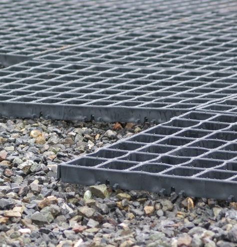 gravel underbase for drainage                                                                                                                                                                                 More Build Dog Kennel, Outdoor Kennel, Dog Kennel Flooring, Dog Potty Area, Kennel Ideas Outdoor, Cheap Dog Kennels, Dog Boarding Kennels, Dog Kennel Designs, Dog Kennel Cover