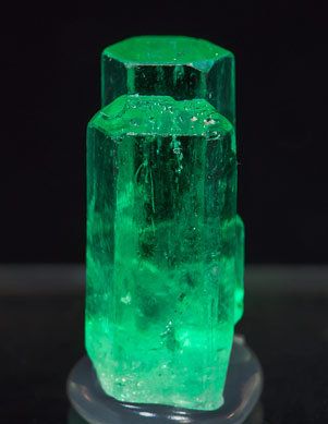 Beautiful Rocks, Mineral Stone, Minerals And Gemstones, Rocks And Gems, Emerald Stone, Gems And Minerals, Stone Rocks, Crystal Gems, Crystals Minerals