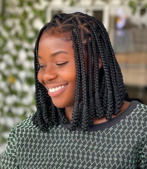 Lob-Length Black Triangle Braids Short Rasta Braids, Rasta Braids Hairstyles, Triangle Braids Hairstyles, Bob Plaits, Work Braids, Bob Box Braids Styles, Small Cornrows, Short Bob Braids, Best Braid Styles