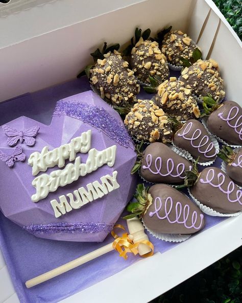 Custom Desserts Plug 🍓🍫 on Instagram: “Celebrate your birthday with edible smash hearts 🤩 - - - - #chocolatecoveredstrawberries #purplesberries #smashheart #smashcake…” Heart Smash Box Ideas, Smash Heart Cake, Chocolate Smash Heart, Smash Heart, Custom Desserts, 16 Birthday Cake, Creative Birthday Cakes, Creative Birthday, Love Cupcakes