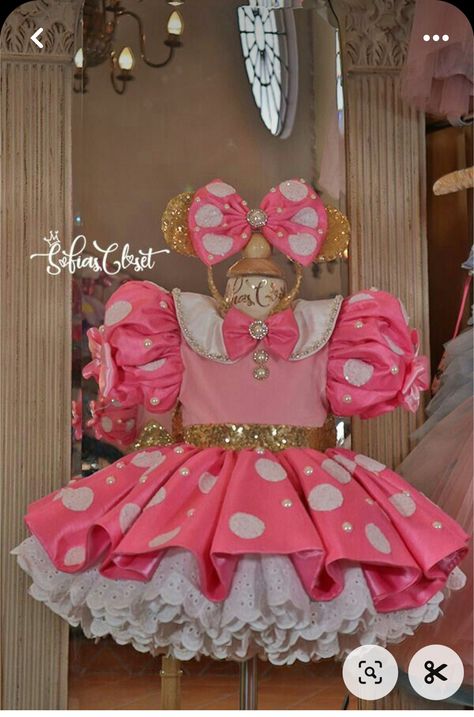 Classic Minnie Mouse, Minnie Mouse Party Decorations, Minnie Mouse Birthday Party Decorations, Minnie Mouse Birthday Decorations, Minnie Dress, Minnie Birthday Party, Tema Disney, Minnie Mouse Dress, Minnie Mouse Pink