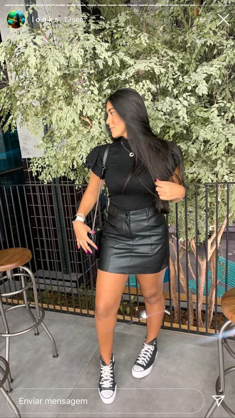 Short Black Leather Skirt Outfit, Short Leather Skirt Outfit, Mini Pencil Skirt Outfits, Leather Mini Skirt Outfit, Pencil Skirt Outfits Casual, Spring Skirt Outfits, Outfits Juvenil, Short Skirts Outfits, Short Leather Skirts