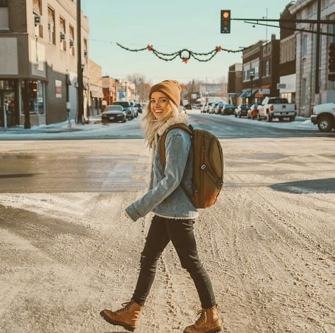 @dreaming_outloud Hailey Miller, Outdoorsy Outfits, Wander Outfit, Looks Hippie, Outdoor Outfits, Outdoorsy Style, Outdoor Clothes, Winter Mode, Camping Outfits