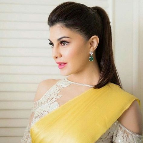 Jacqueline Fernandez Hairstyle Pony Hairstyle, Saree Jacket Designs, Saree Jackets, Saree Hairstyles, High Pony, Jacqueline Fernandez, Blouse Design Models, Saree Look, Bollywood Celebrities