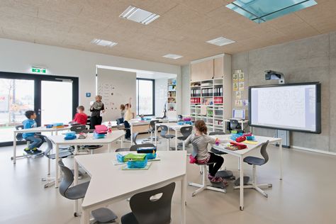 Bildungscampus Sonnwendviertel,Undirected classrooms. Image © Hertha Hurnaus Working Dead, Children Playground, Small Business Marketing Plan, Science Room, Classroom Images, Laboratory Design, College Architecture, Campus Design, English Activities For Kids