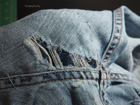 Threading My Way: Darning Large Holes in Jeans Holes In Jeans, Visible Mending Stitches, How To Patch Jeans, Altering Jeans, Jeans Tutorial, Denim Repair, Visible Mending, Repair Clothes, Fabric Combinations