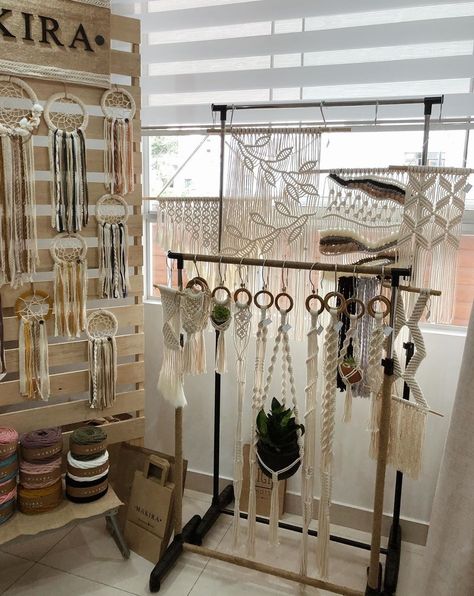 Macrame Stall Display Ideas, Macrame Booth Display Ideas, Macrame Display Ideas, Macrame Vendor Display, Macrame Work Station Setup, Macrame Craft Booth, Macrame Booth Display, Macrame Market Display, Macrame Work Station