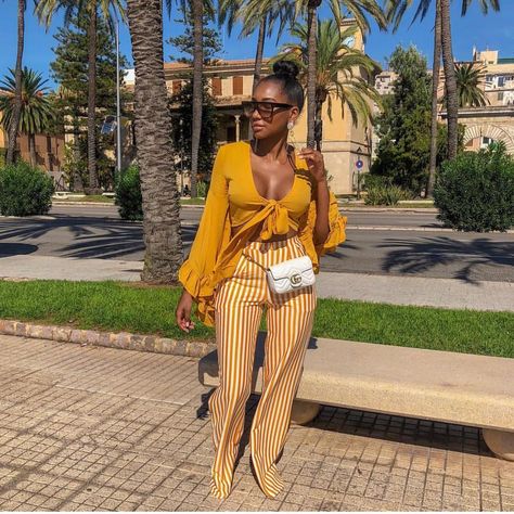 Yellow Brunch Outfit, Palazzo Styles, Spring Outfits Black, Looks Black, Brunch Outfit, Street Style Outfit, Striped Pants, Look Chic, Outfit Details