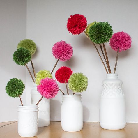 DIY Pom Pom Flowers and Faux Porcelain Jars Owl Diy, Pom Flowers, Jars Diy, Pom Pom Flowers, Summer Deco, Mason Jar Flowers, Diy Pom Pom, Pom Pom Crafts, Quality Photo