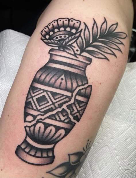 Traditional Bicep Tattoos For Women, Traditional Jar Tattoo, Traditional Tattoo Art Leg, Traditional Plant Pot Tattoo, Trad Vase Tattoo, Traditional Flower Pot Tattoo, Old School Vase Tattoo, Cracked Vase Tattoo, Traditional Flower Vase Tattoo