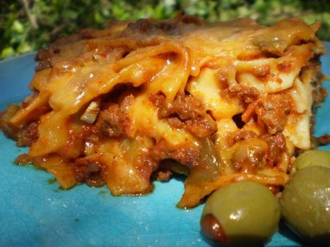 Johnny Mazetti...there are many variations of this recipe.  I like it with elbow macaroni and  some other changes,  So good! Cultural Dishes, Panama Recipe, Panamanian Food, Carribean Food, Recipe Web, Quick Dishes, Italian Foods, Elbow Macaroni, Canned Tomato Sauce