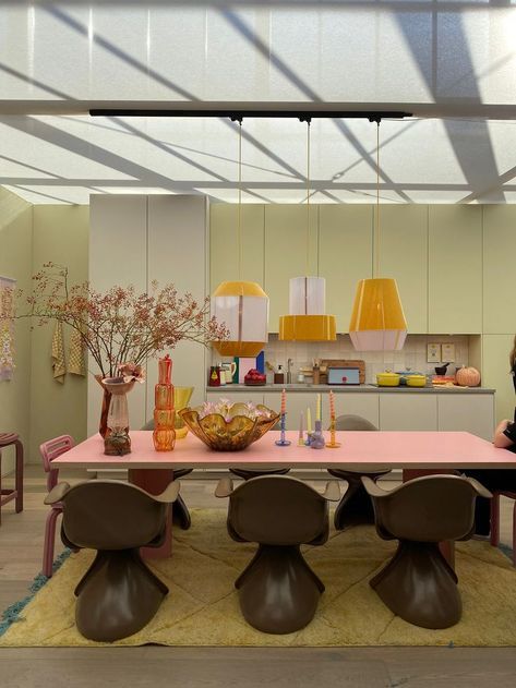 Dining Room Vintage, Panton Chair, Retro Room, Deco Boheme, Funky Design, Decoration Inspiration, Eclectic Home, Dream House Decor, Apartment Design