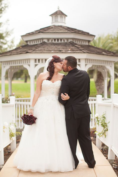 {Real Plus Size Wedding} Purple Ombre California Wedding | Becca Rillo Photography Plus Size Photography, Wedding Purple, Wedding Photography Bride, Wedding Picture Poses, Bridal Magazine, Photographs Ideas, Wedding Photos Poses, Purple Ombre, Wedding Photography Poses