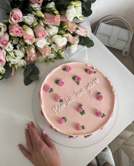 Mothersday Cake Ideas Mom, Happy Mother’s Day Cake Designs, Elegant Mother's Day Cake Ideas, Mother's Day Cake Designs, Happy Mother's Day Cake, Birthday Cake For Mum, Happy Birthday Mom Cake, Mother Birthday Cake, Artist Cake