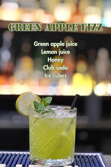 A Green Apple Fizz mocktail, showcasing bright green apples and fizzy bubbles for a crisp refreshment. Apple Mocktail, Juice Ice Cubes, Ginger Fizz, Basil Lemonade, Mint Smoothie, Mojito Mocktail, Green Apples, Coffee Dessert, Mocktail Recipe