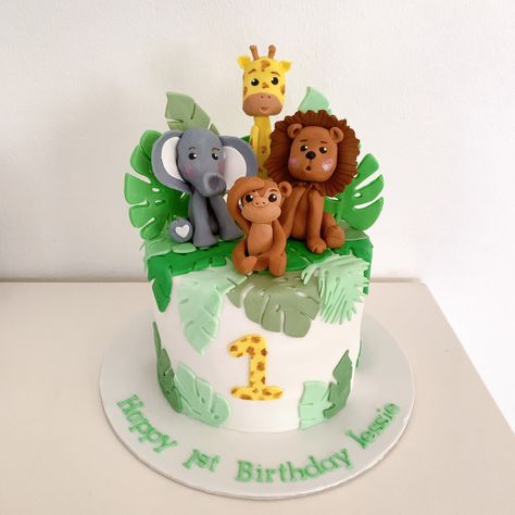 Jungle Cake Ideas, Cake Safari Theme, Jungle Birthday Cakes, Zoo Cake, Jungle Theme Cakes, Twin Birthday Cakes, Fondant Cakes Birthday, Animal Birthday Cakes, Baby First Birthday Cake