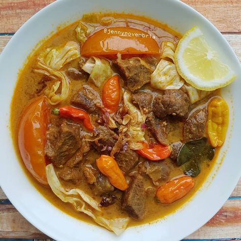 Selamat pagi moms,  TONGSENG SAPI BAHAN Indonesian Cuisine, Keep On, Pot Roast, Chili, Tap, The Day, Meat, Ethnic Recipes, 10 Things